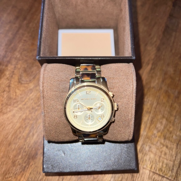 Michael Kors Watch - Picture 2 of 4